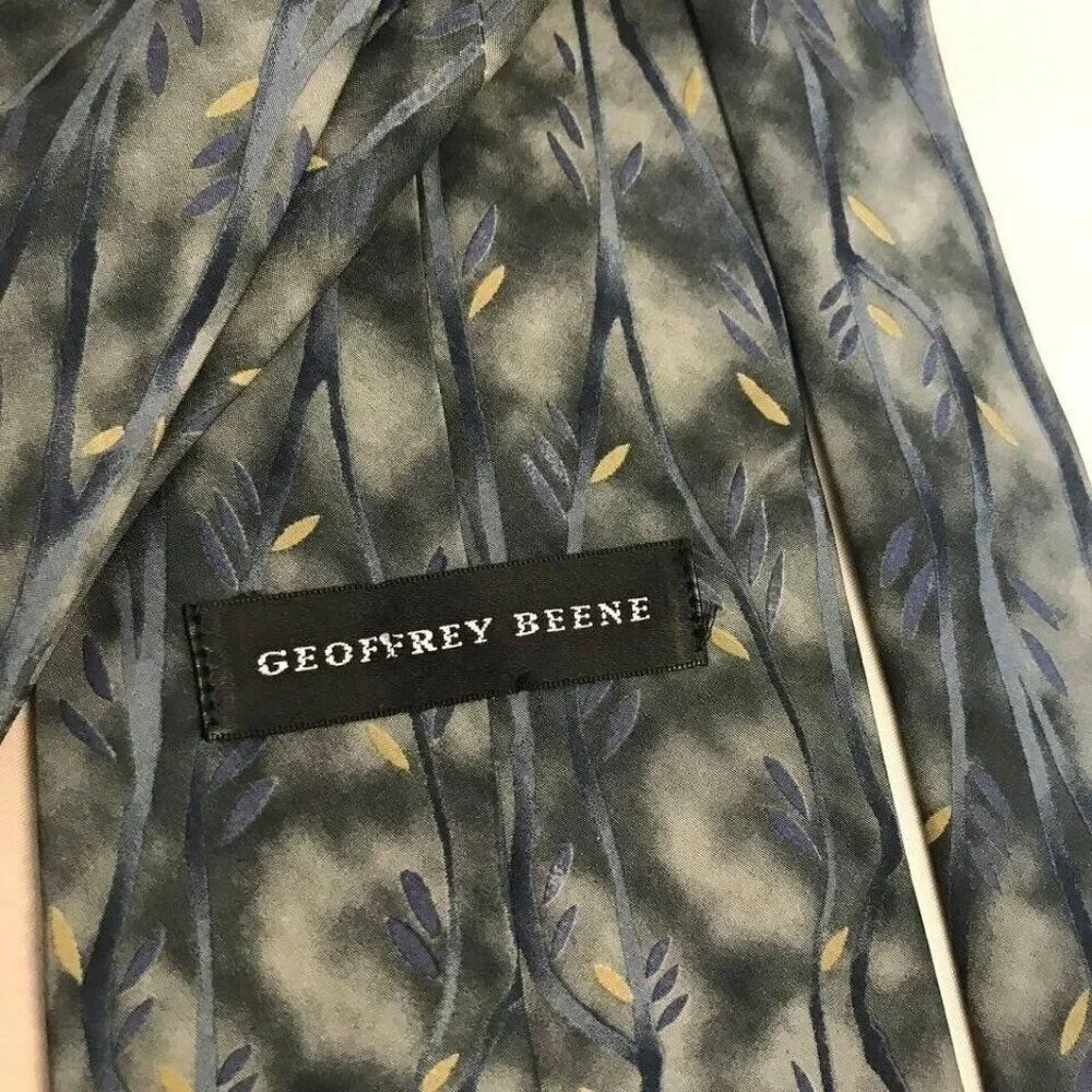 #1201 VTG GEOFFREY BEENE GRAY PRINT SILK NECKTIE 55 IN x 4  IN